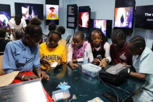 Read more about the article Sparte Robotics Empowers Girls in ICT at the French Institute of Douala